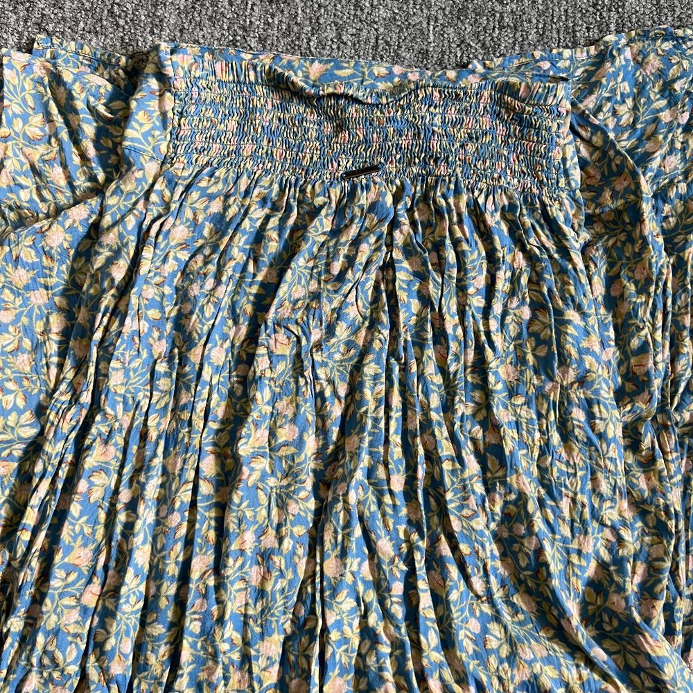 Billabong, floral maxi skirt, size small